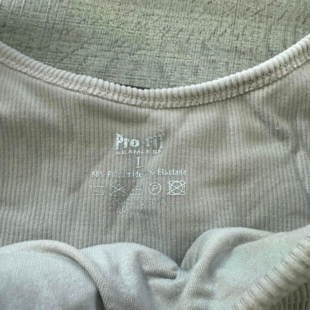 Beige Seamless Ribbed Crop Tank Top - fits S/M - Picture 3 of 5